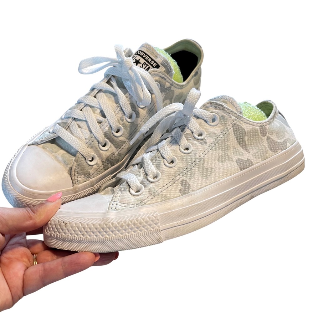 Converse Chuck Taylor All Star Womens 7 White Grey Camo Low Top Sneakers